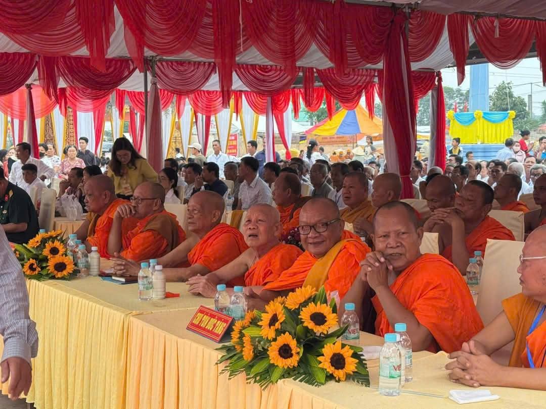 Hình ảnh nước uống tinh kiết - Nước VIỆT